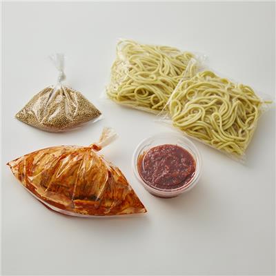 『龍岡商店』の<br>〆まで美味しいこだわりのチゲ鍋セット（4人前）