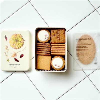 『Midnight Cookie Club by Zucca』の <br>フラワークッキー缶