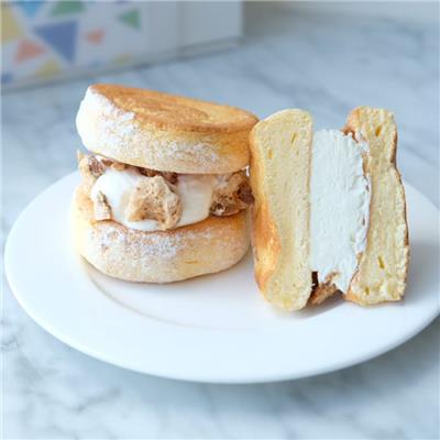 『Lion CAFE』の <br>ふわふわパンケーキサンド10個入り