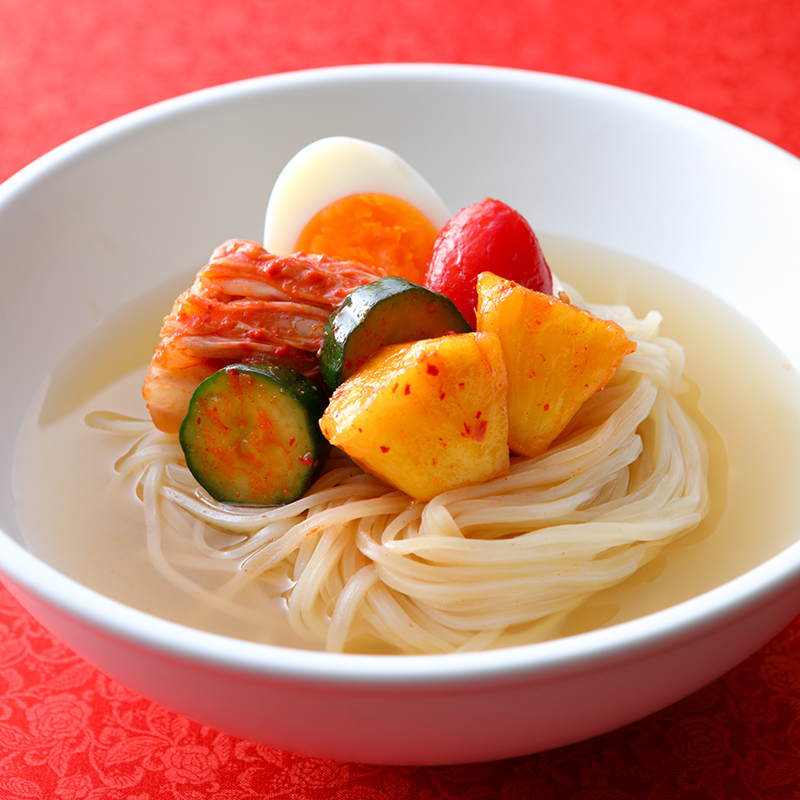 『龍岡商店』の<br>韓国冷麺セット（フルーツ）