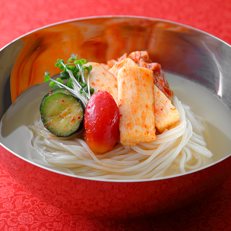 『龍岡商店』の<br>韓国冷麺セット（野菜)