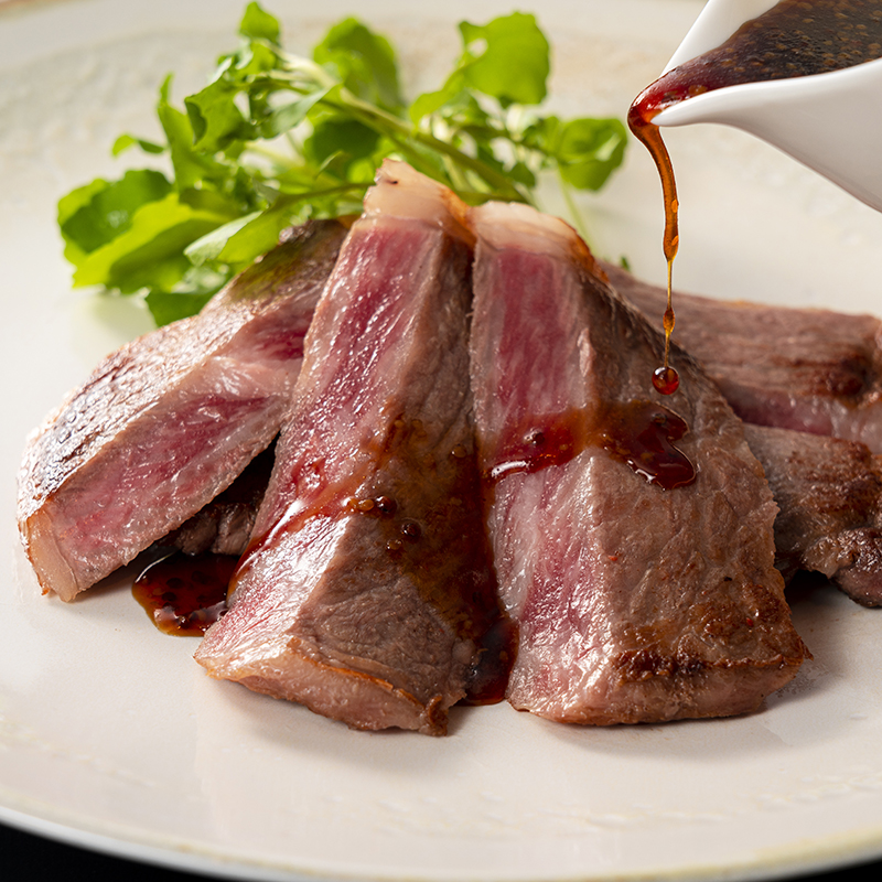 『石井食品』の <br>オリーブ牛（金ラベルA5等級）ステーキ 300g